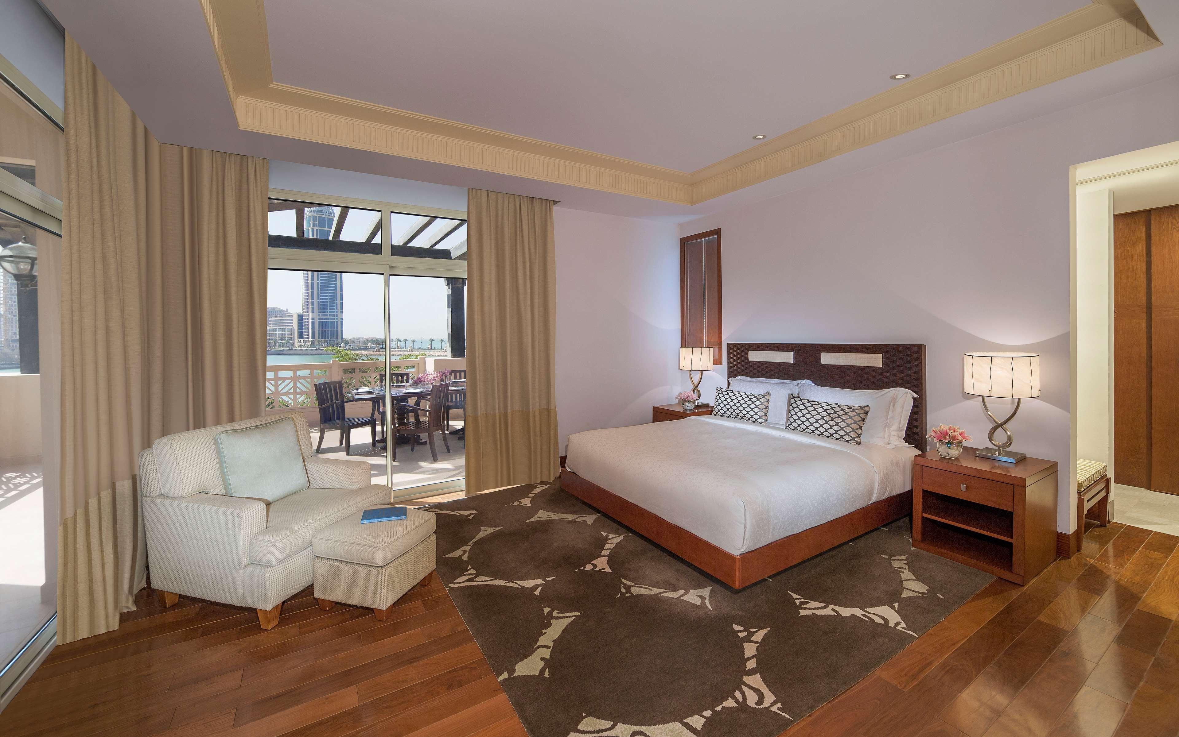 Grand Hyatt Doha Hotel & Villas Exterior foto A bedroom at the hotel